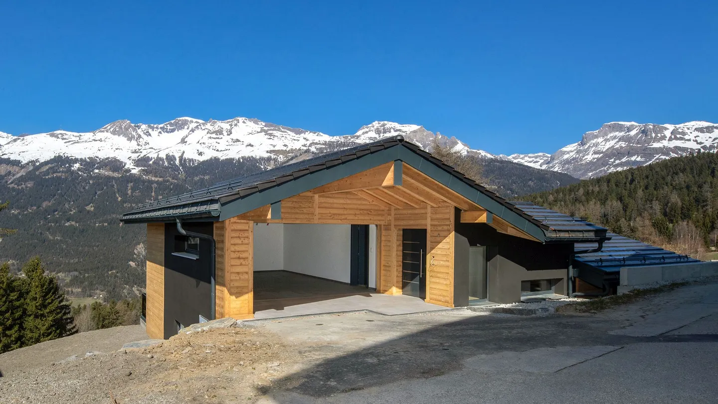 Crans-Montana. Nuova casa unifamiliare di 5,5 locali dallo stile decisamente contemporaneo - Foto 2 di 13