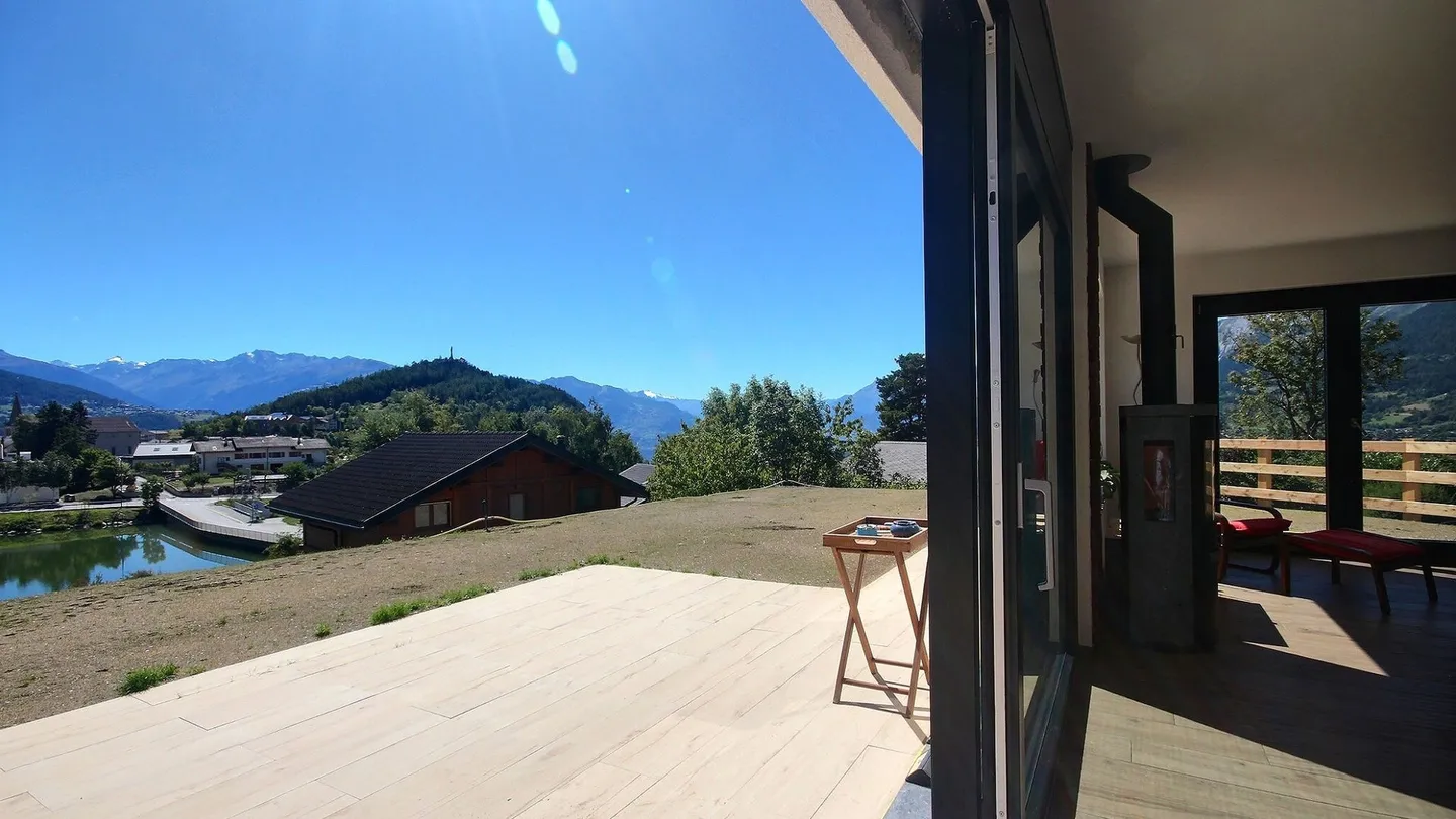 Lens. Nuova villa di 5,5 locali, vista sul lago del Louché e sulle Alpi, a 10 minuti da Crans-Montana, vicino a scuole e negozi - Foto 9 di 13