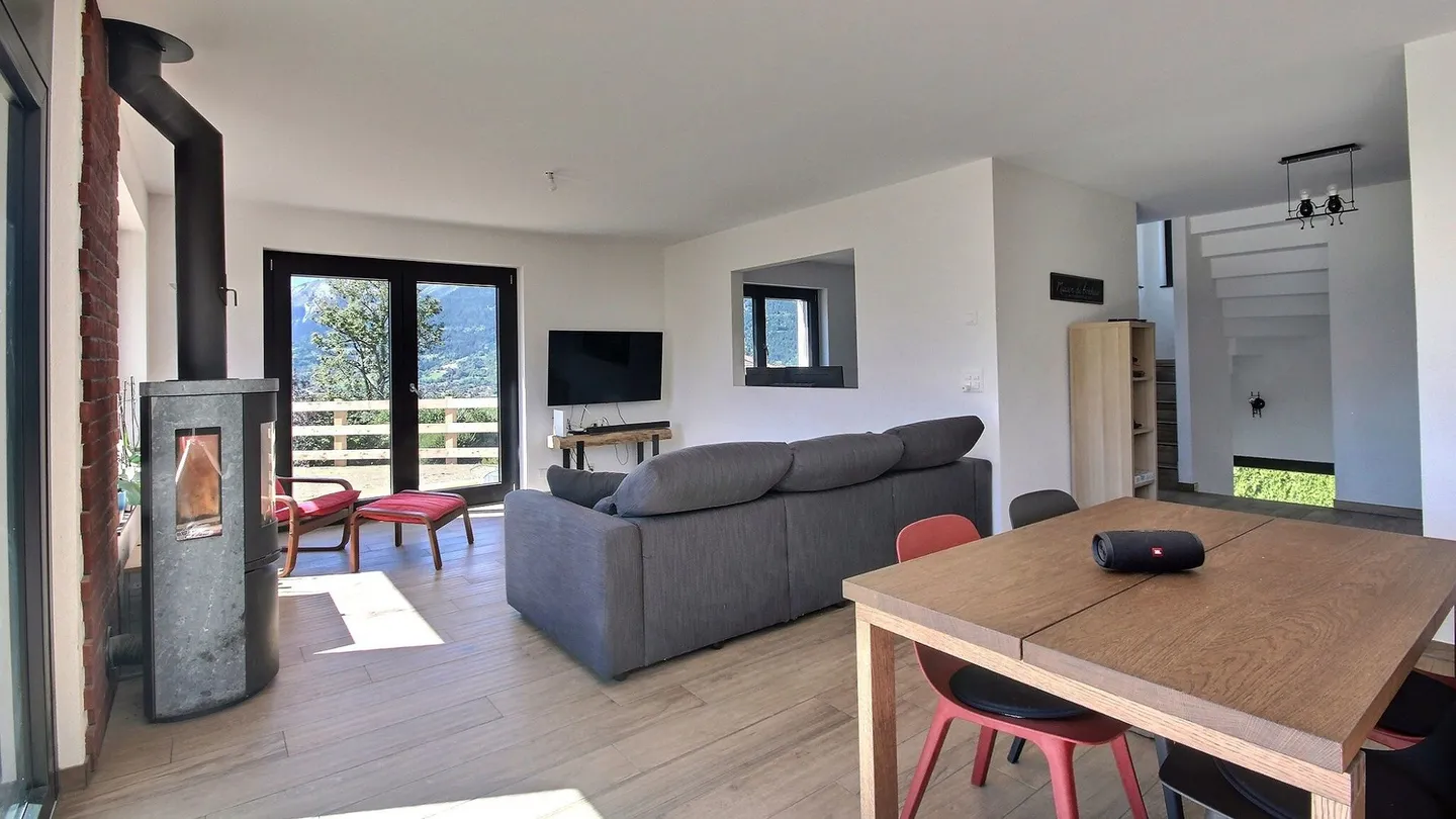 Lens. Nuova villa di 5,5 locali, vista sul lago del Louché e sulle Alpi, a 10 minuti da Crans-Montana, vicino a scuole e negozi - Foto 5 di 13