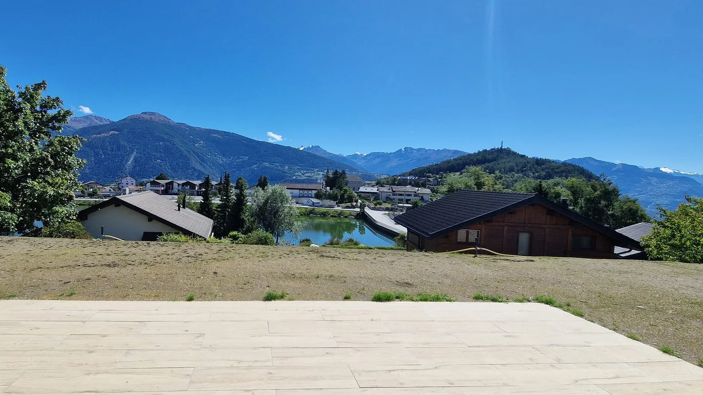Lens. Nuova villa di 5,5 locali, vista sul lago del Louché e sulle Alpi, a 10 minuti da Crans-Montana, vicino a scuole e negozi - Foto 1 di 13