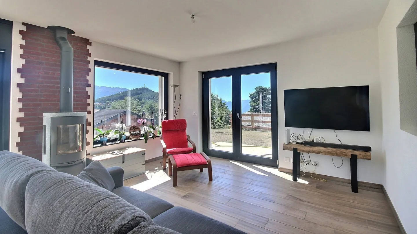 Lens. Nuova villa di 5,5 locali, vista sul lago del Louché e sulle Alpi, a 10 minuti da Crans-Montana, vicino a scuole e negozi - Foto 3 di 13