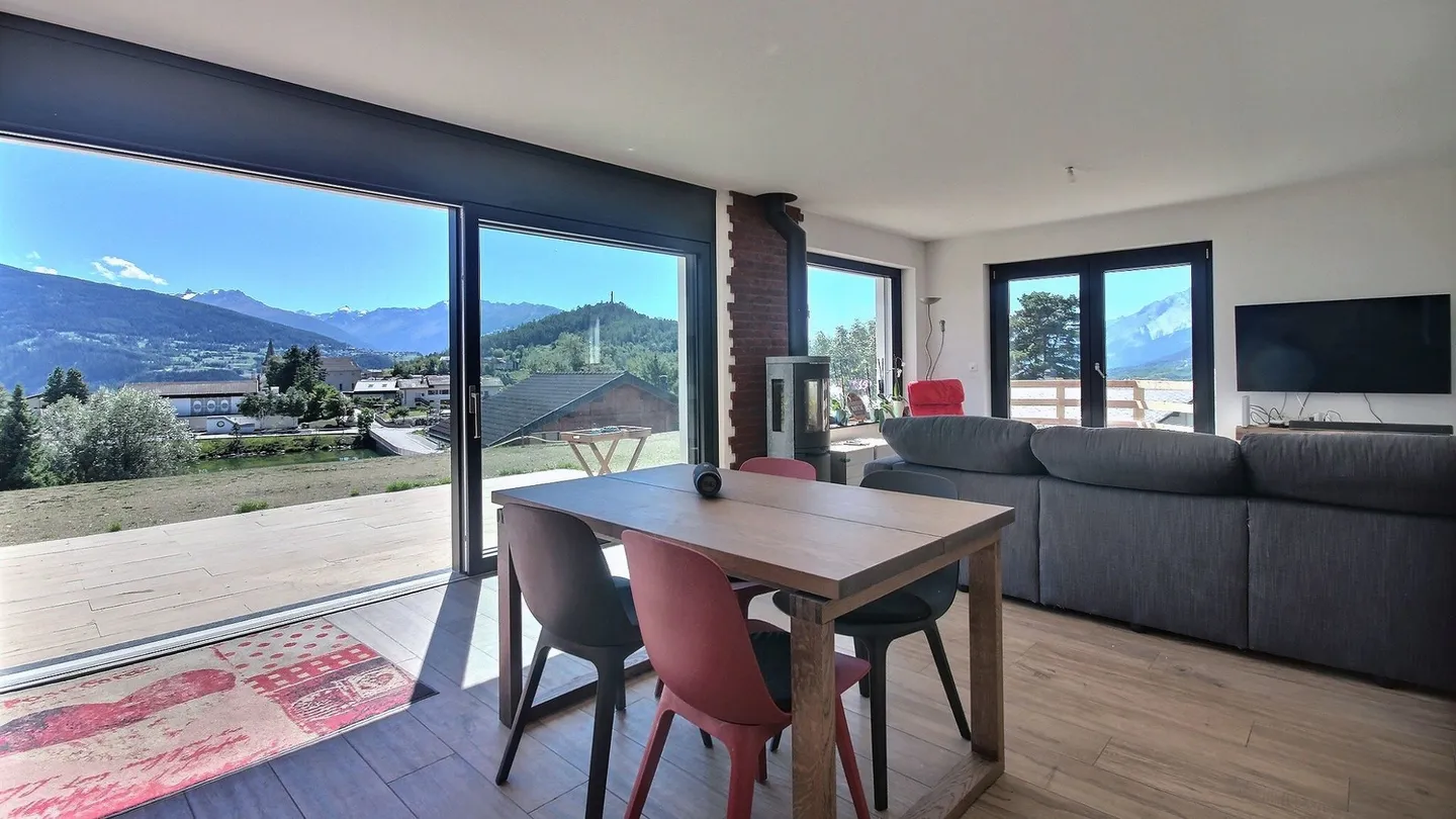Lens. Nuova villa di 5,5 locali, vista sul lago del Louché e sulle Alpi, a 10 minuti da Crans-Montana, vicino a scuole e negozi - Foto 4 di 13