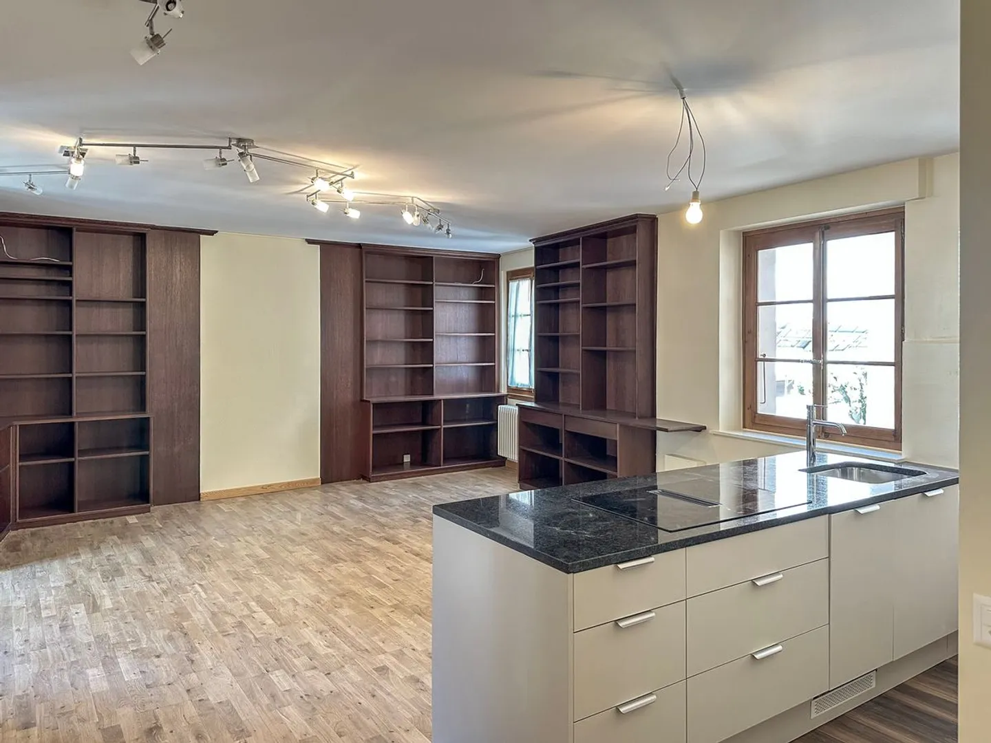 Spazioso appartamento di 3,5 locali con vista sui tetti di Montreux - Foto 2 di 9