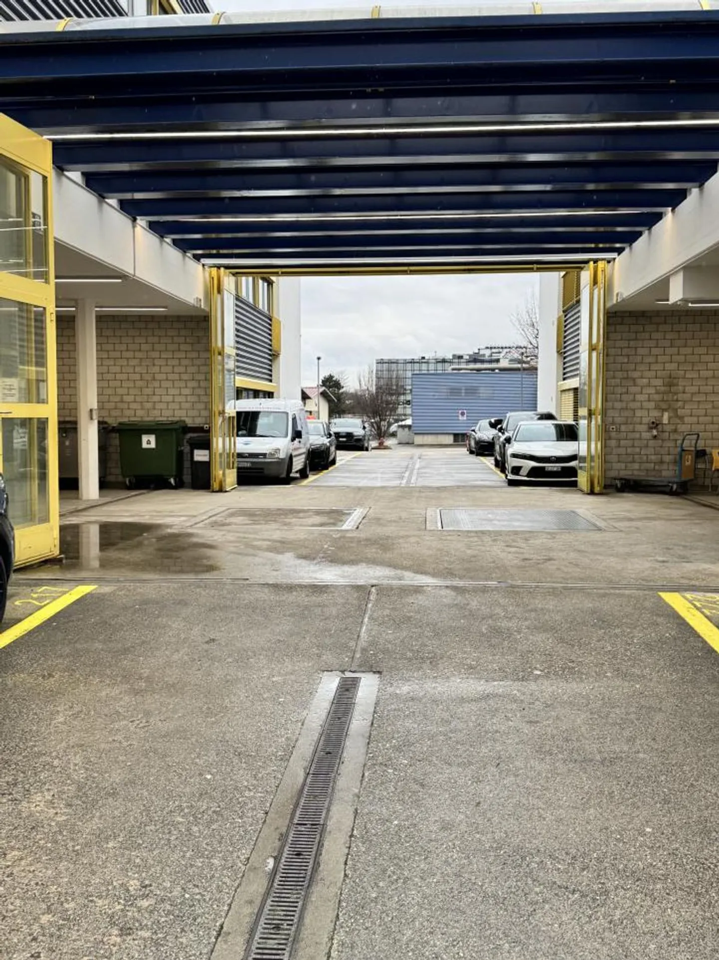 Your industrial workshops or storage - 40 to 120 m2 in co-working mode - Photo 3 of 8