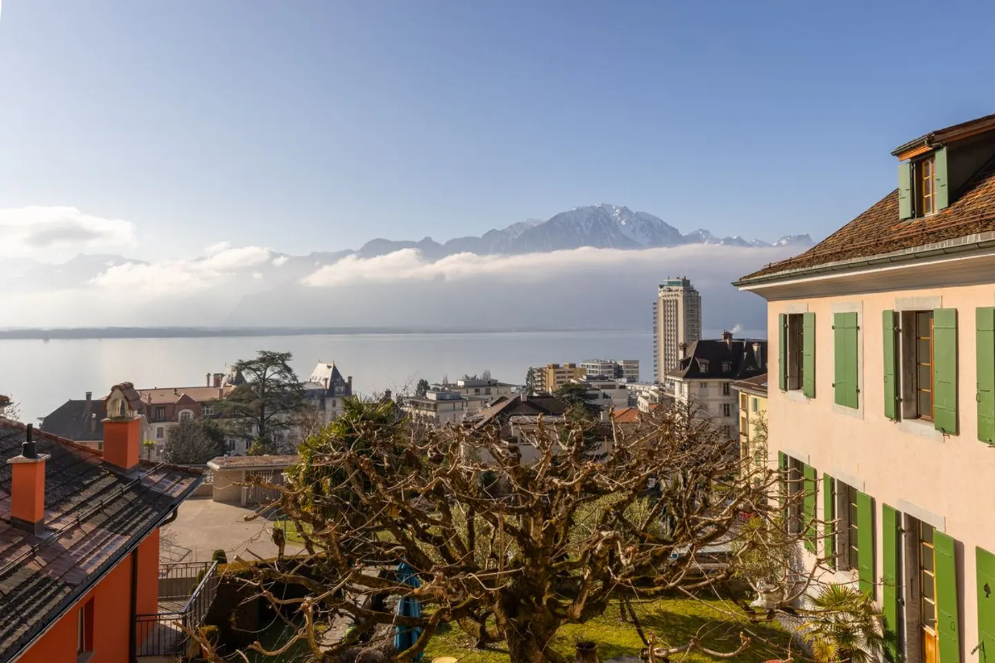 Appartement Charmant avec Vue sur le Lac - Photo 2 sur 13