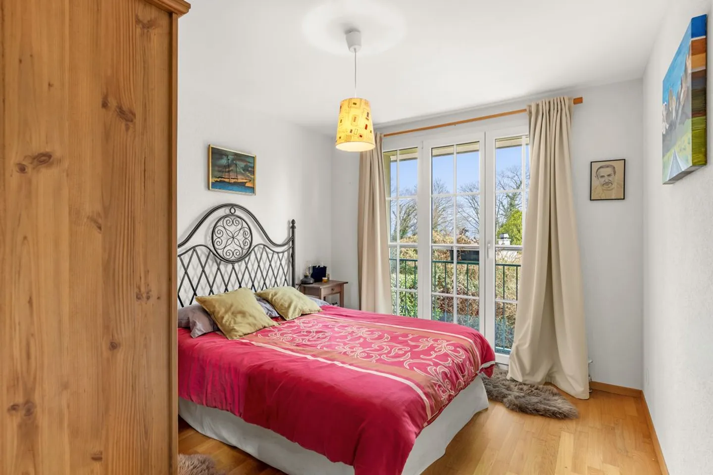 Space and brightness for this individual villa with pool and garden - Photo 8 of 13