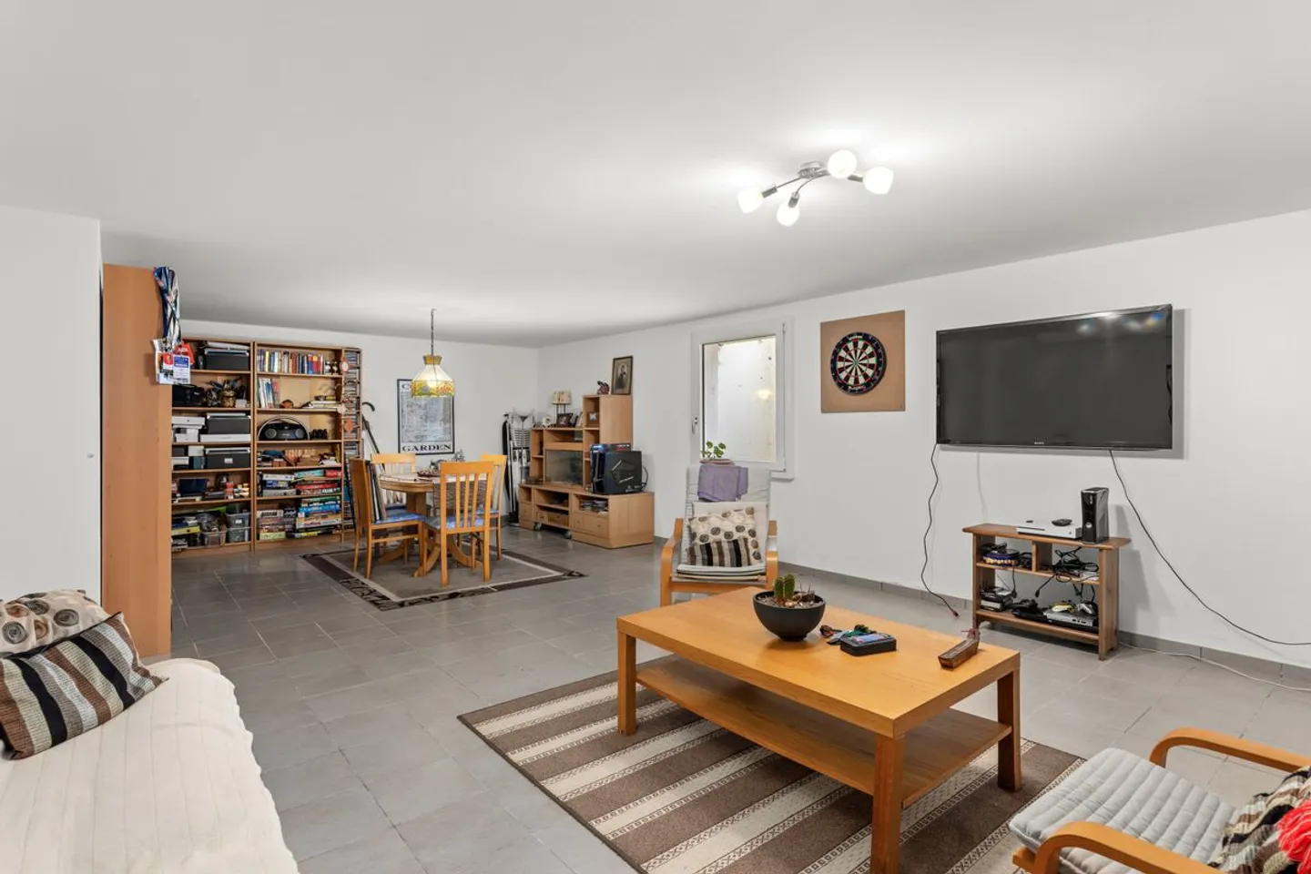 Space and brightness for this individual villa with pool and garden - Photo 10 of 13