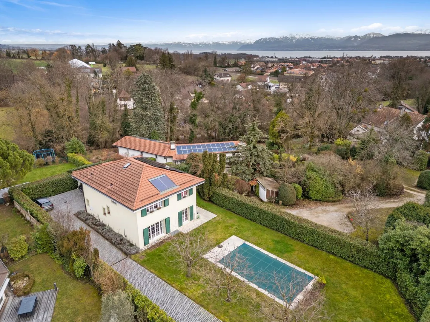 Villa Familiale Élégante avec Piscine - Photo 1 sur 13