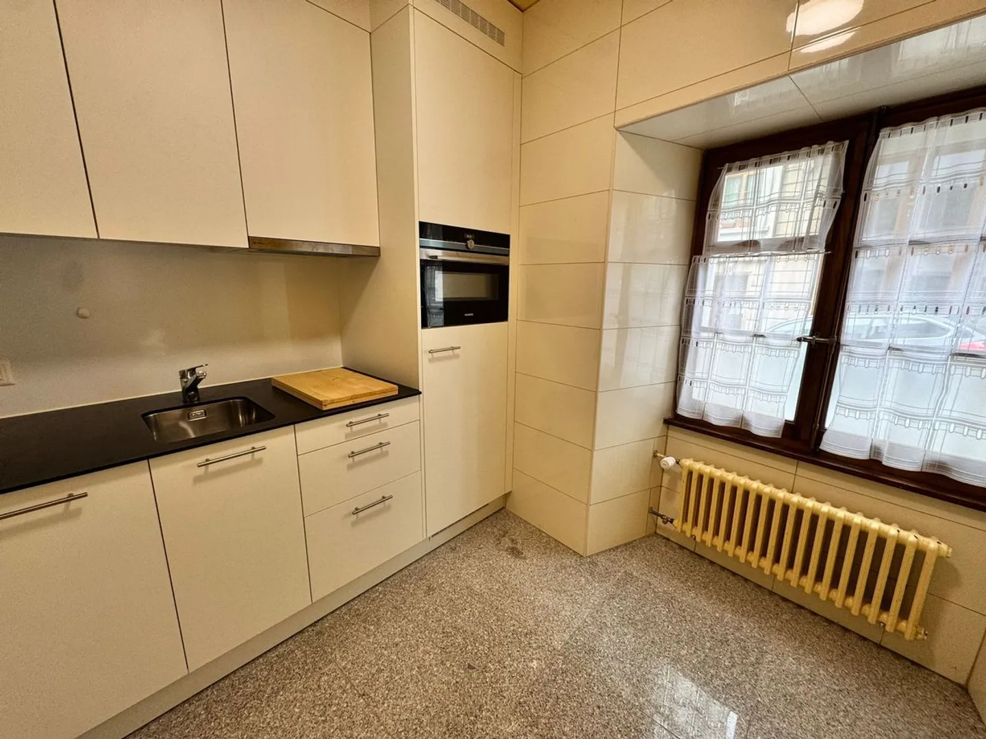 Studio di 35m² al piano terra di una dimora storica - Foto 3 di 8