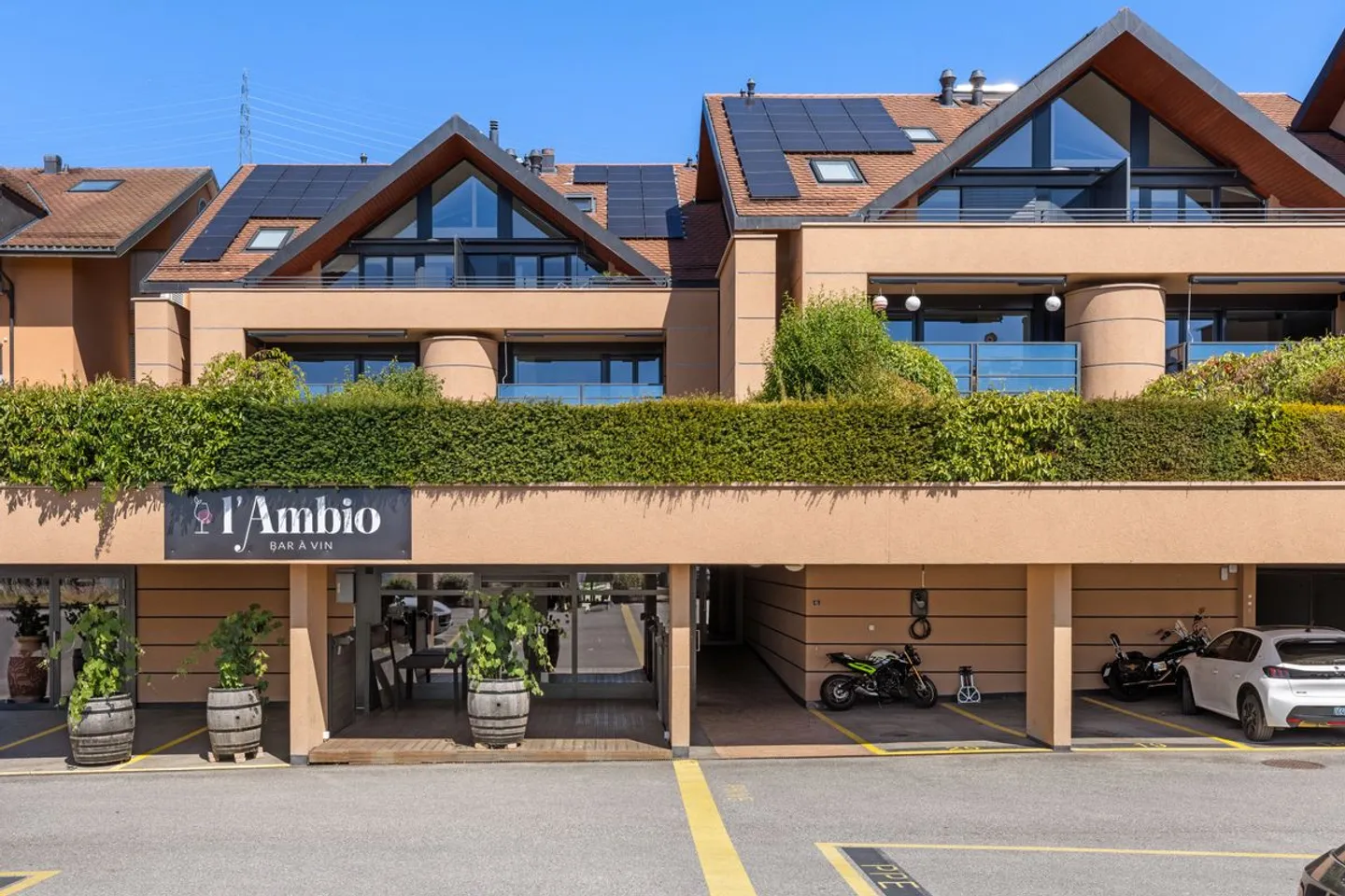 Elegance and comfort for this duplex penthouse with a view of the lake and the Alps - Photo 13 of 13