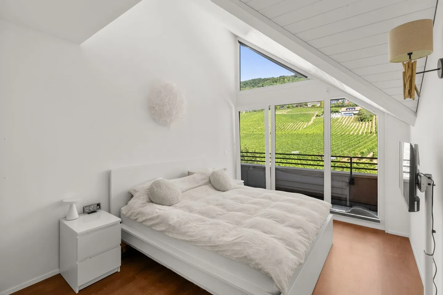 Elegance and comfort for this duplex penthouse with a view of the lake and the Alps - Photo 5 of 13