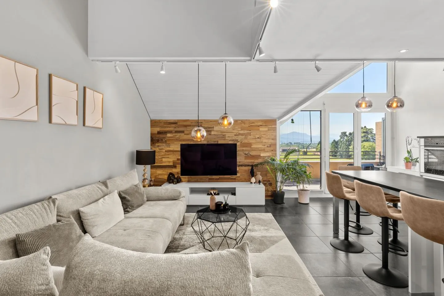 Elegance and comfort for this duplex penthouse with a view of the lake and the Alps - Photo 1 of 13