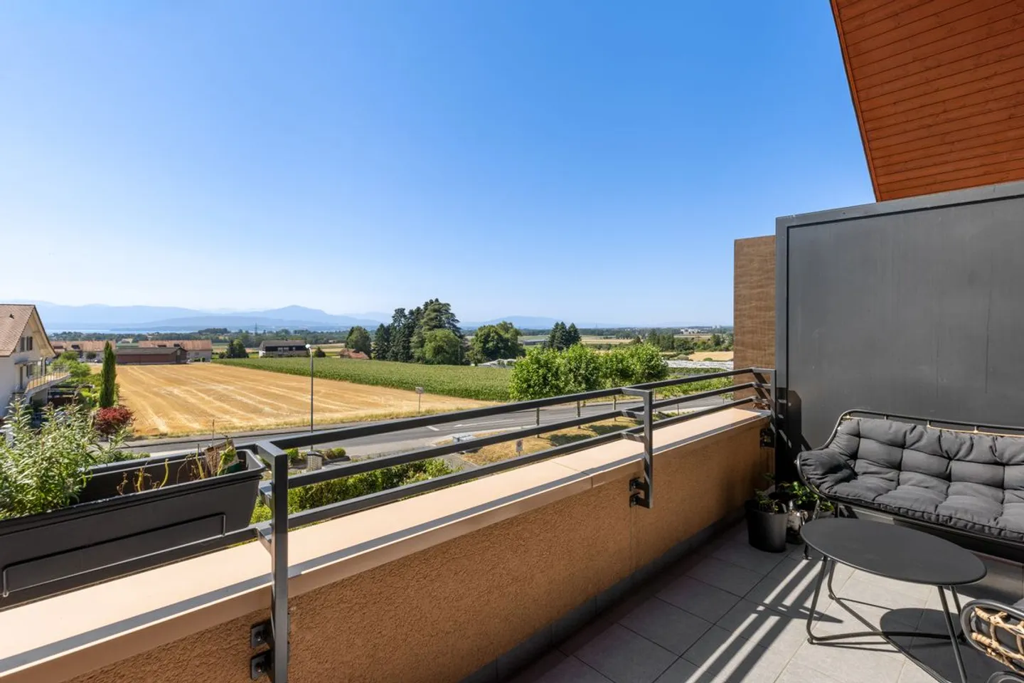 Elegance and comfort for this duplex penthouse with a view of the lake and the Alps - Photo 12 of 13