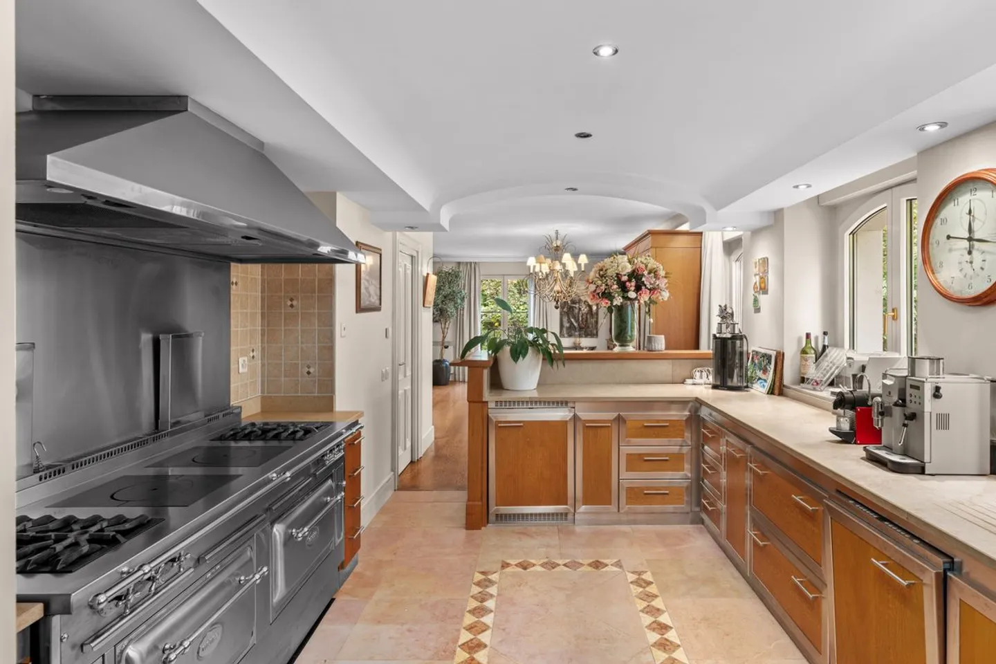 Intimacy and refinement for this exceptional apartment in the heart of Champel - Photo 4 of 13