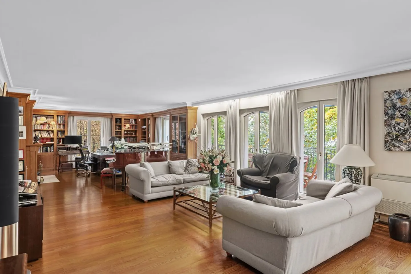 Intimacy and refinement for this exceptional apartment in the heart of Champel - Photo 3 of 13