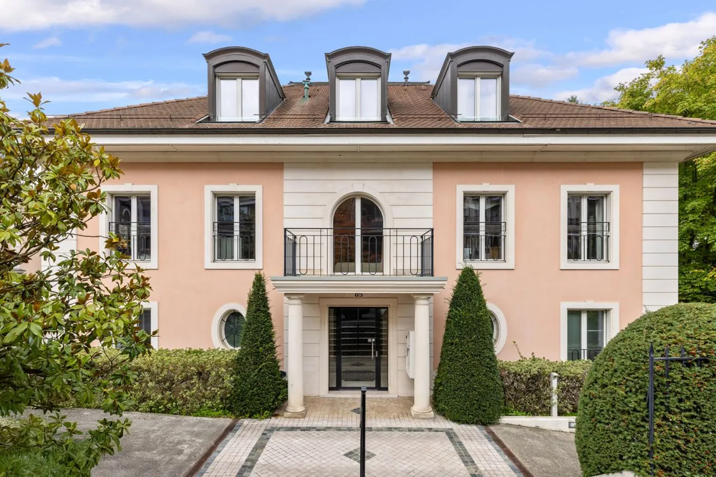 Intimacy and refinement for this exceptional apartment in the heart of Champel - Photo 1 of 13