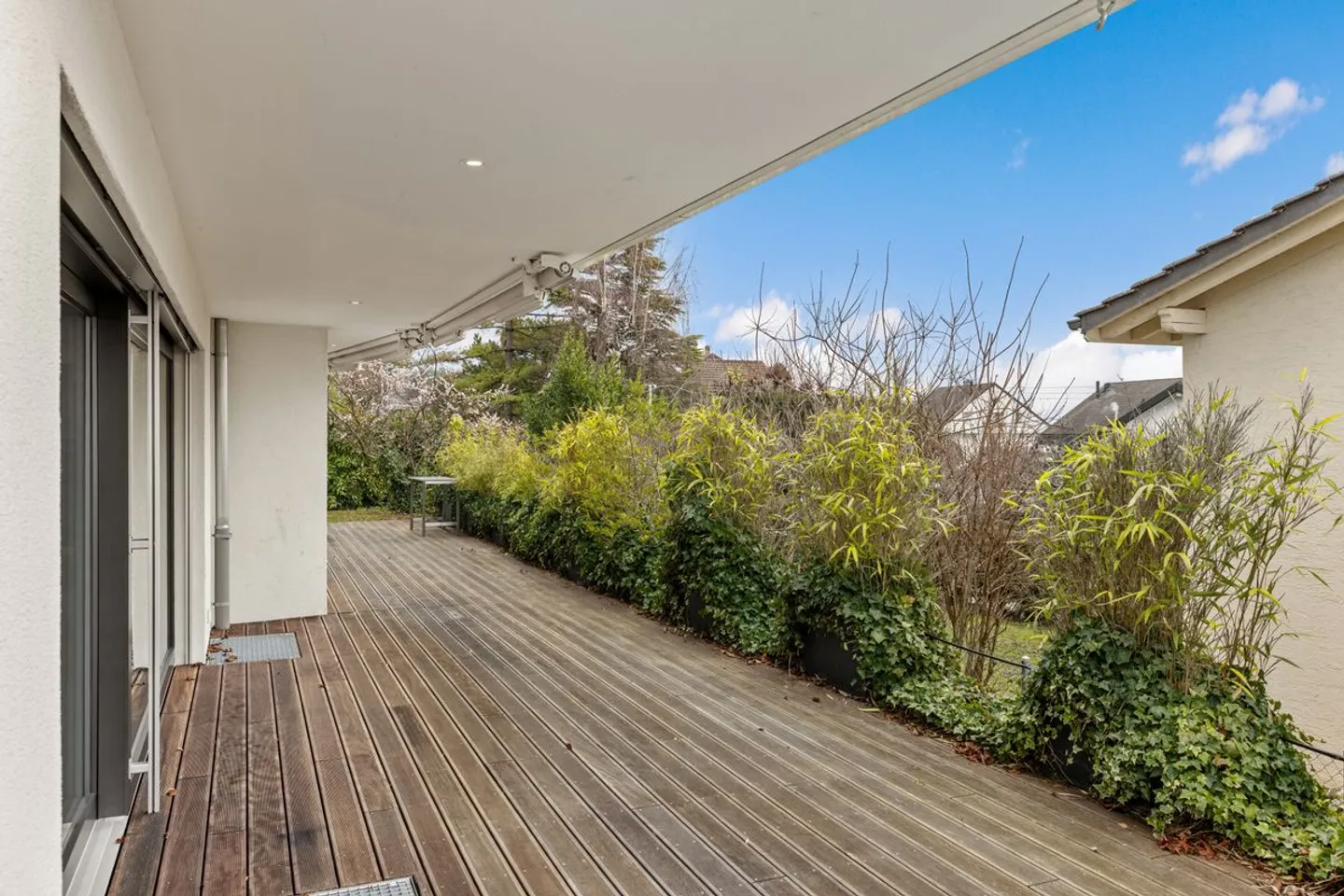 Magnifica townhouse contemporanea con vista sul lago - Foto 4 di 5