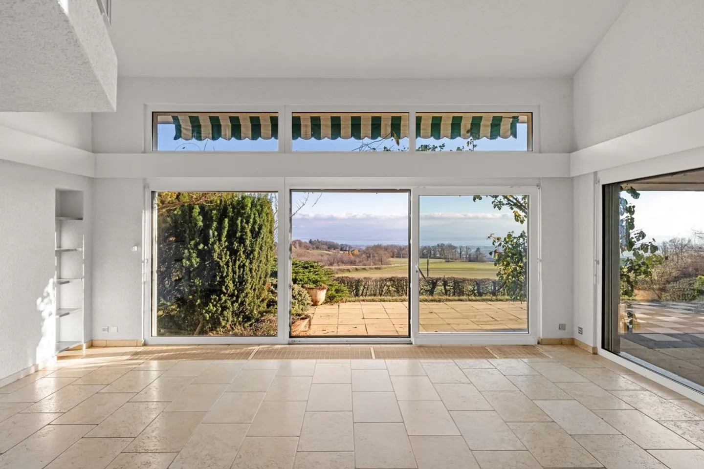 At the gates of Nyon - Exceptional location - Stunning view of the lake and mountains - Photo 5 of 13