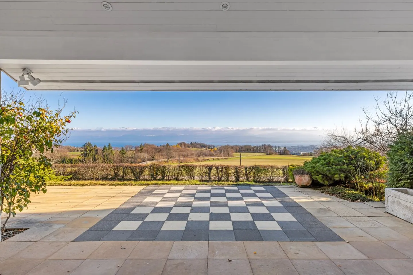 At the gates of Nyon - Exceptional location - Stunning view of the lake and mountains - Photo 3 of 13