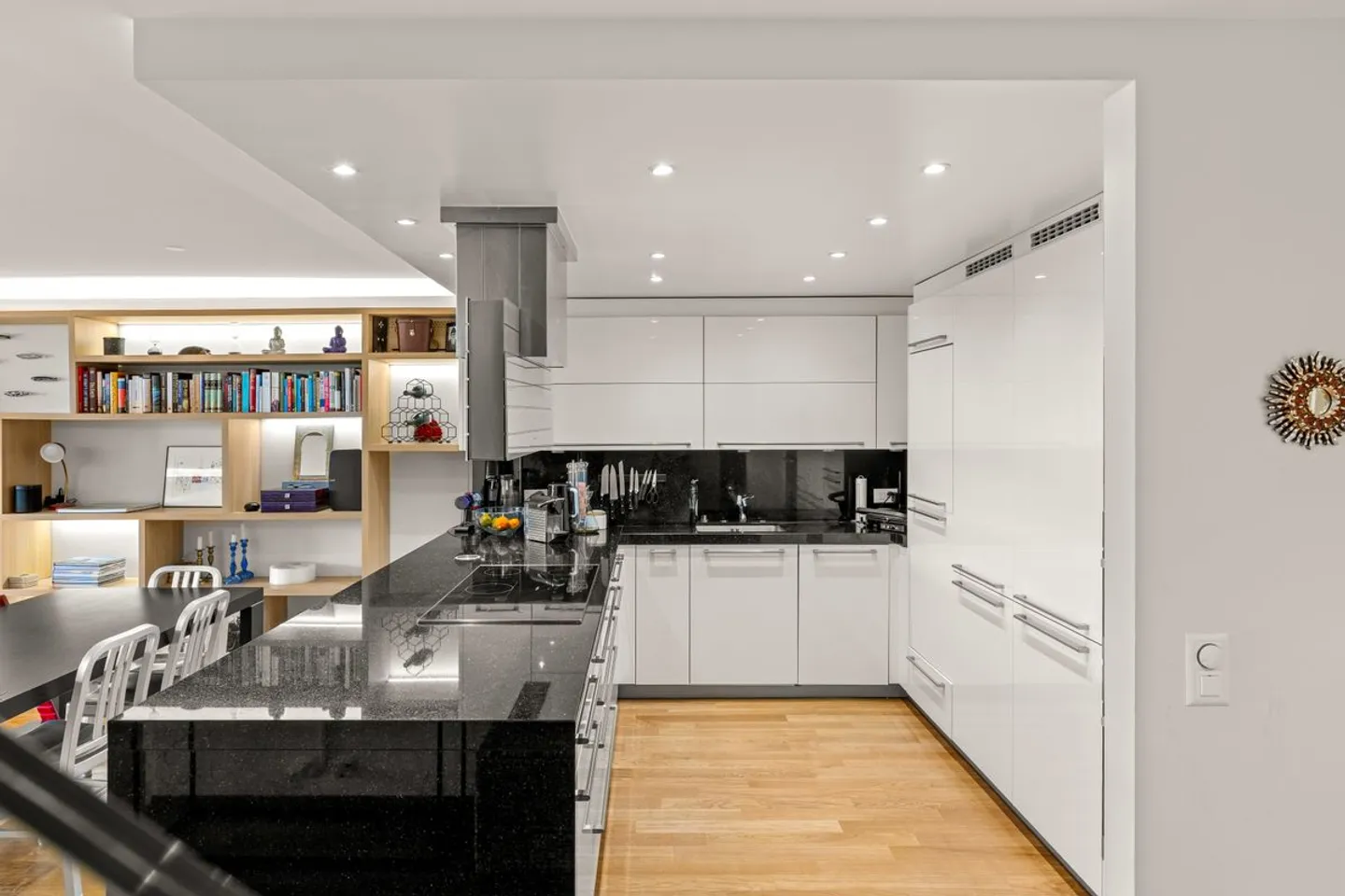 Space and brightness for this 5.5-room duplex with a view and private garden at the gates of Rolle - Photo 5 of 13