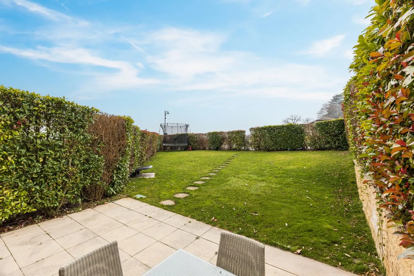 Space and brightness for this 5.5-room duplex with a view and private garden at the gates of Rolle - Photo 4 of 13