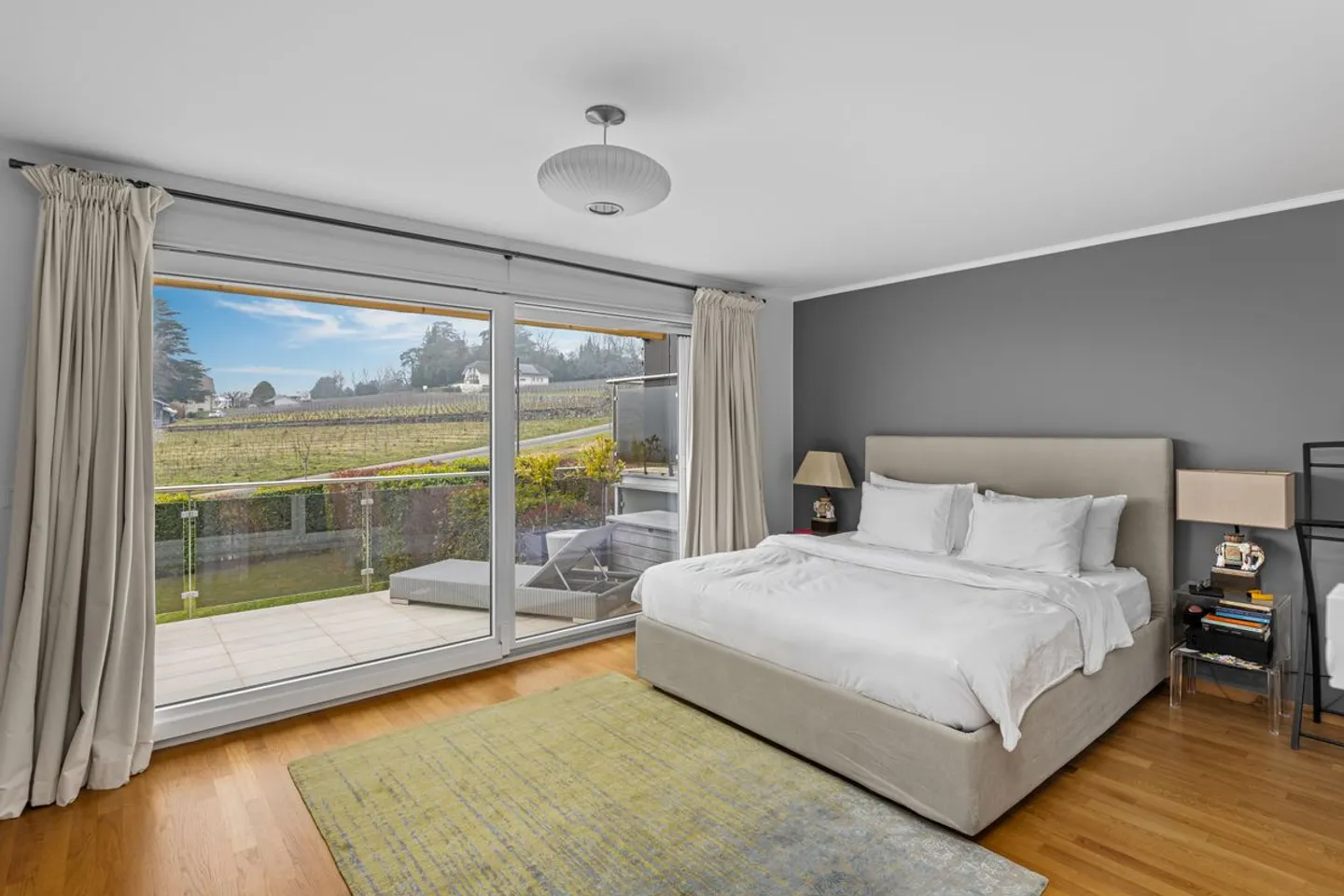 Space and brightness for this 5.5-room duplex with a view and private garden at the gates of Rolle - Photo 7 of 13