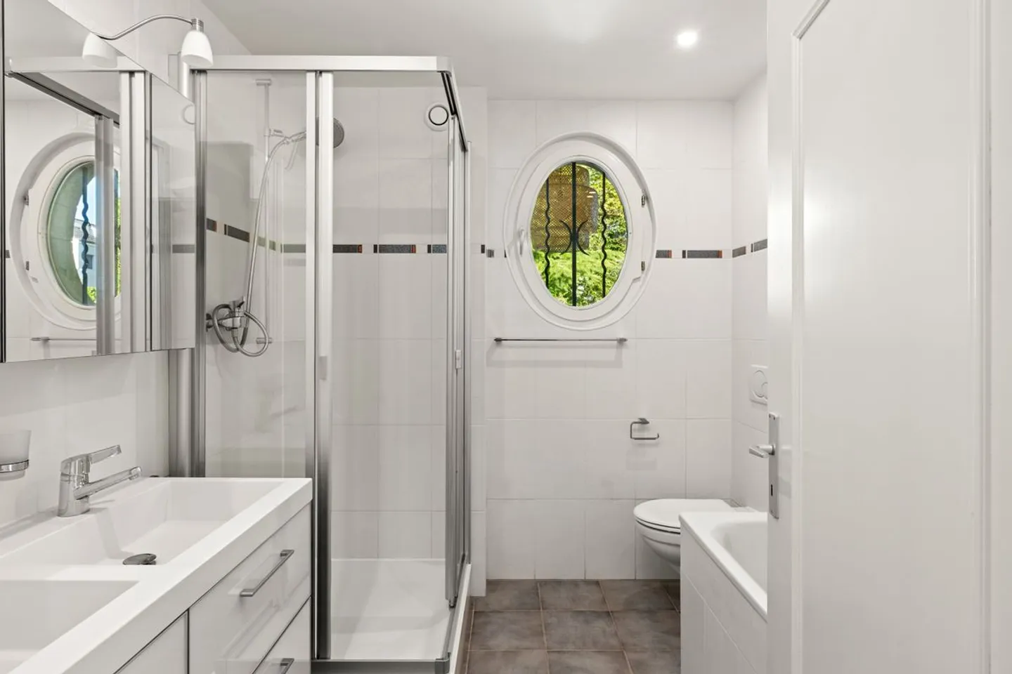 Raum und Eleganz für diese 12-Zimmer-Immobilie an den Toren von Genf - Foto 11 von 13