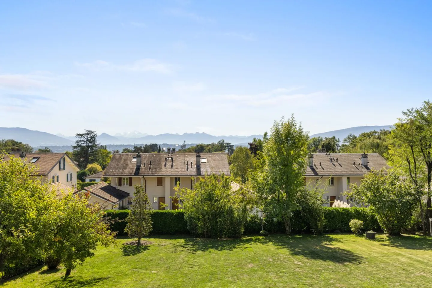 Espace et élégance pour cette propriété de 12 pièces aux portes de Genève   - Photo 3 sur 5