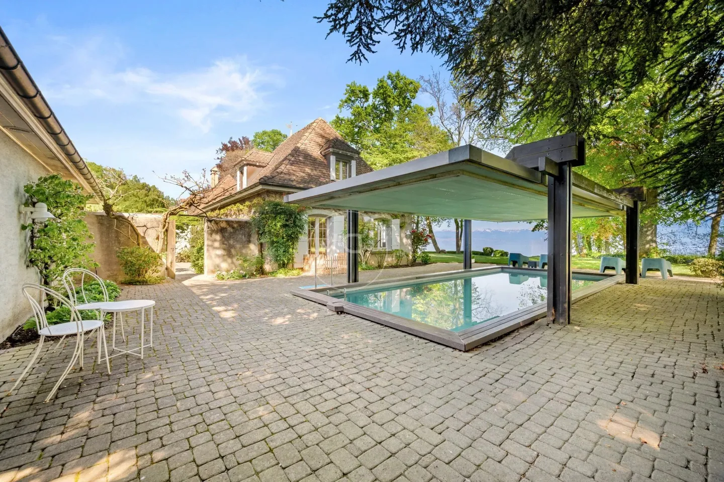 Villa with lake access in St-Prex - Photo 3 of 13