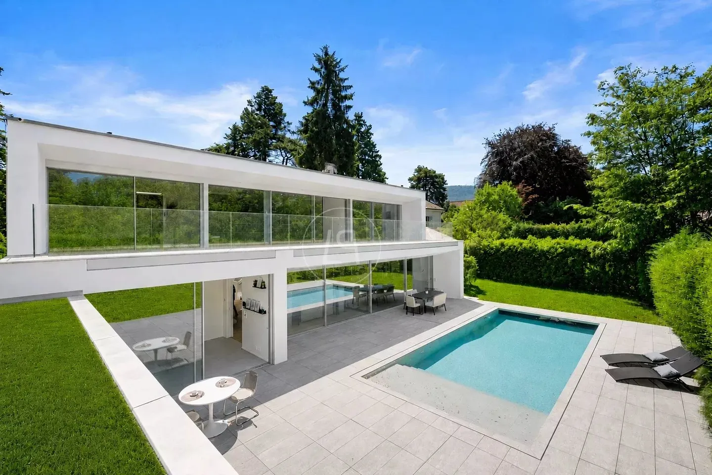 Außergewöhnliche zeitgenössische Villa im Herzen von Chêne-Bougeries - Foto 1 von 13