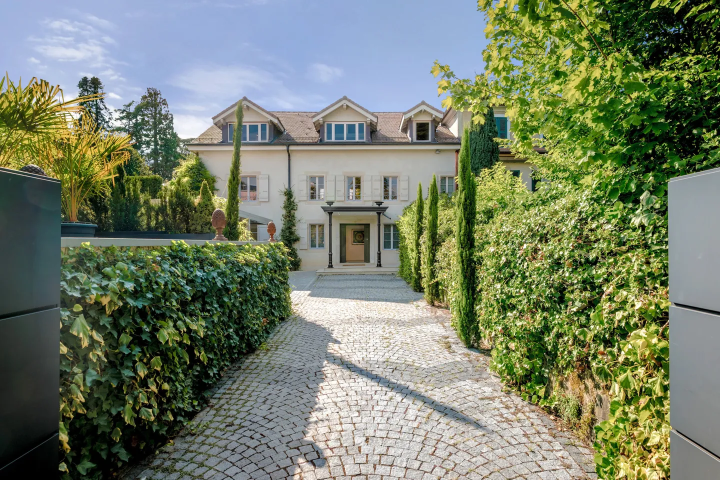 Elegante residenza di carattere in un ambiente verde – Bellevue, Riva Destra - Foto 2 di 13