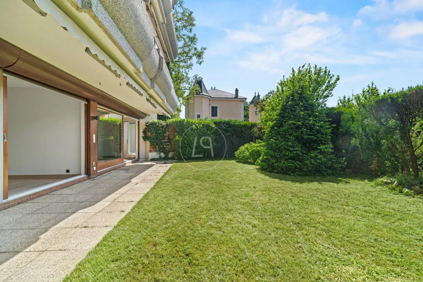 Duplex apartment in Champel with pool - Photo 2 of 13