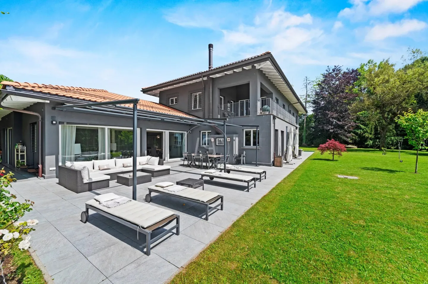 Elegant villa with lake views in Epalinges - Photo 13 of 13
