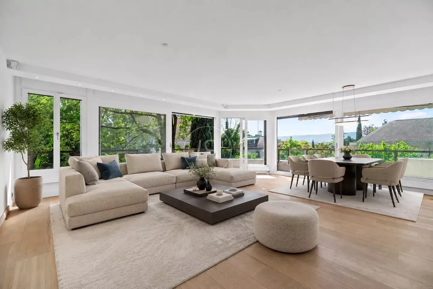 Duplex apartment in Champel with pool - Photo 1 of 13