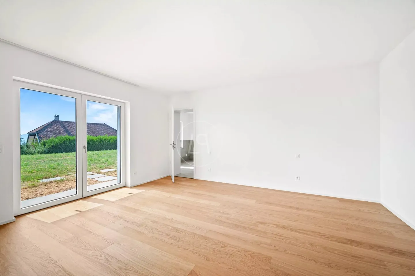 Contemporary villa with 180° lake view - Photo 13 of 13