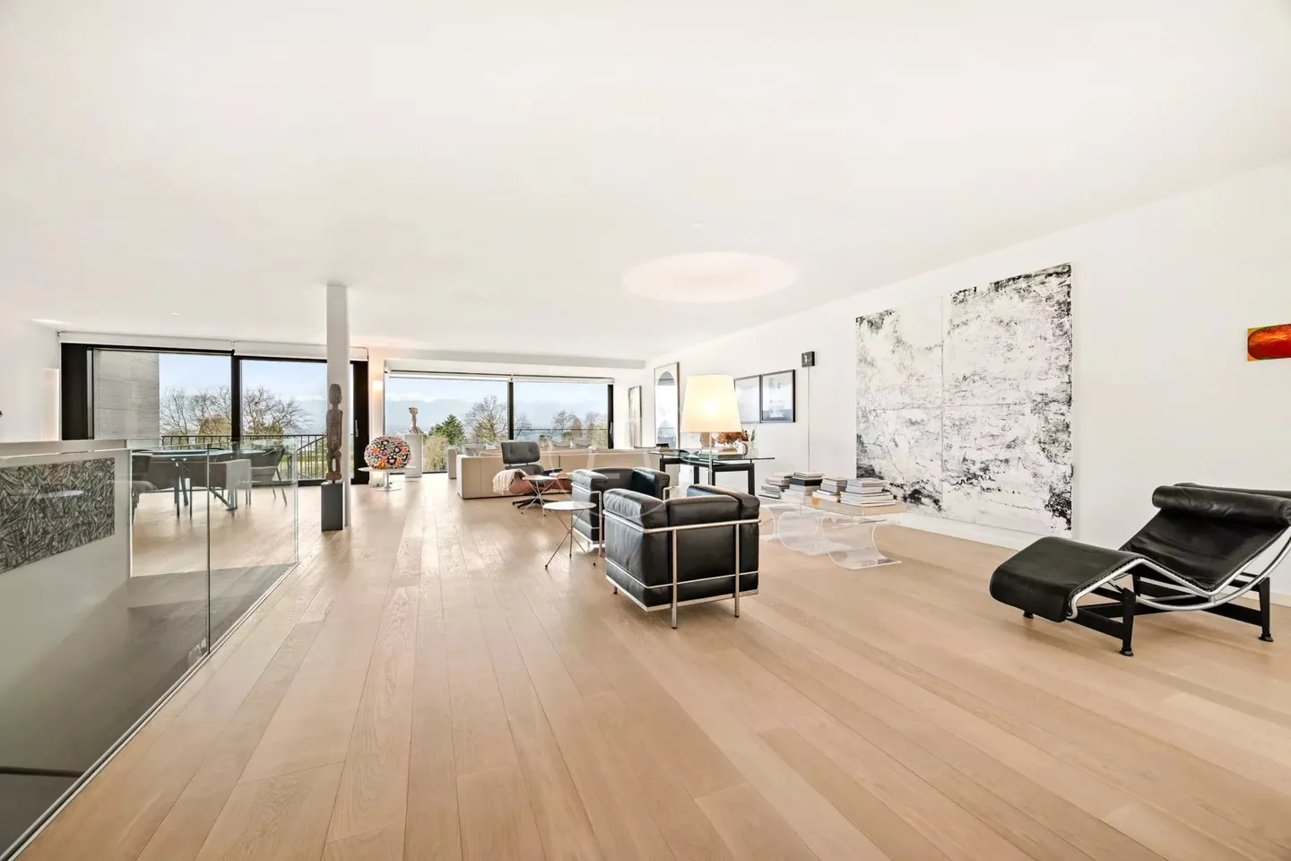 Superb Duplex with Gardens and Lake View - Photo 9 of 13