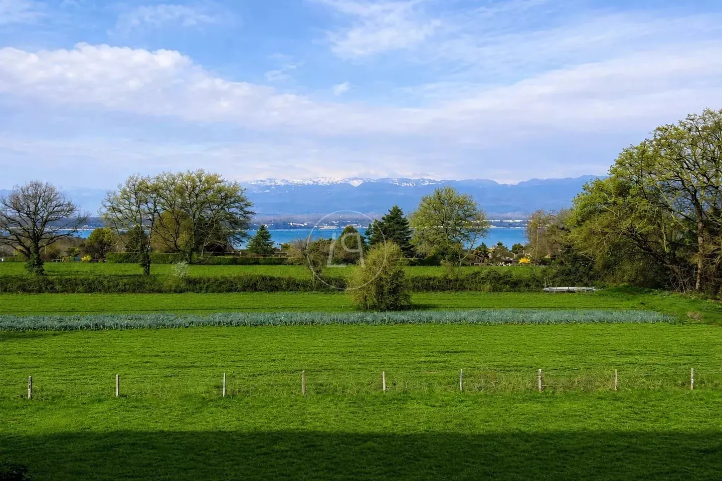 Wunderschöne Duplexwohnung mit 328 m2, Gärten und Seeblick im Herzen von Corsier - Foto 1 von 13