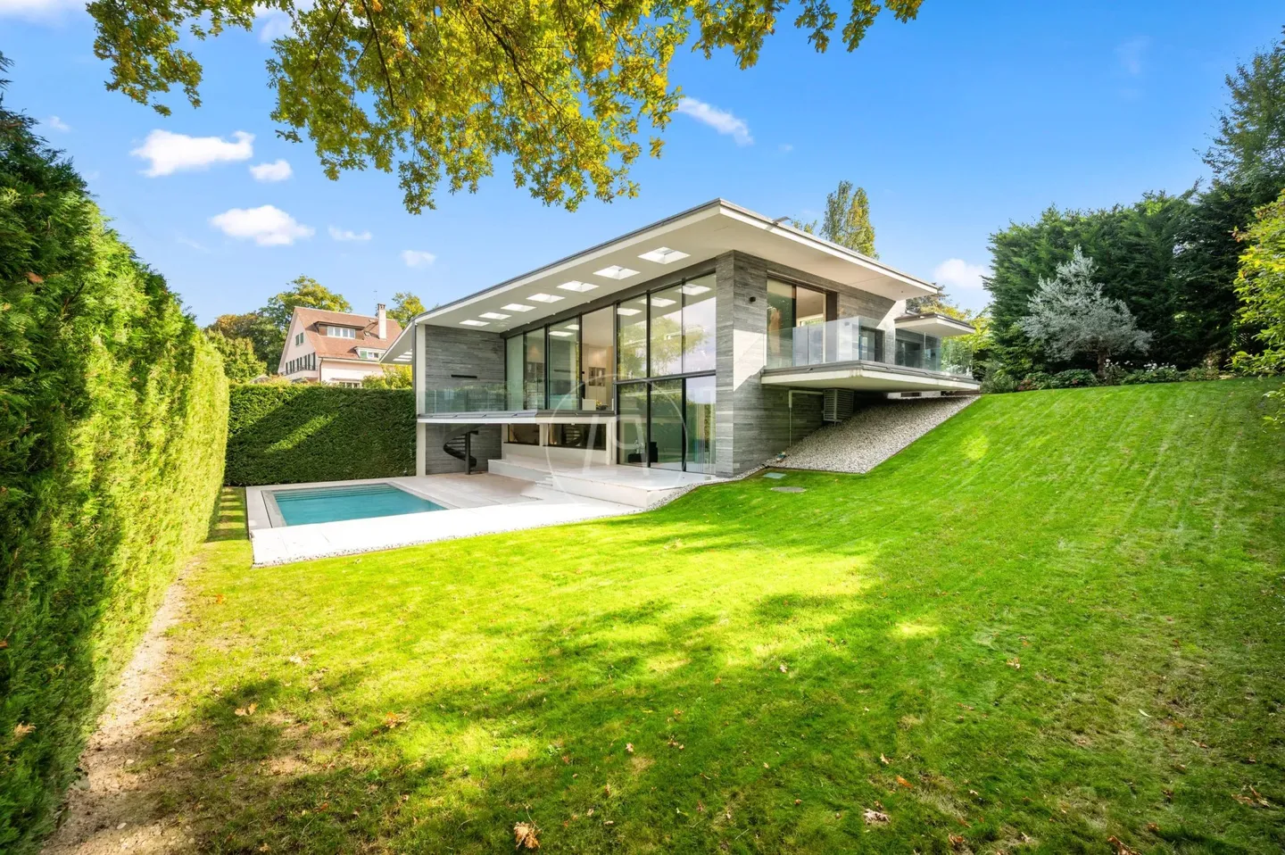 Villa contemporaine d'exception, vue et accès privé au lac,rive gauche - Photo 1 sur 13