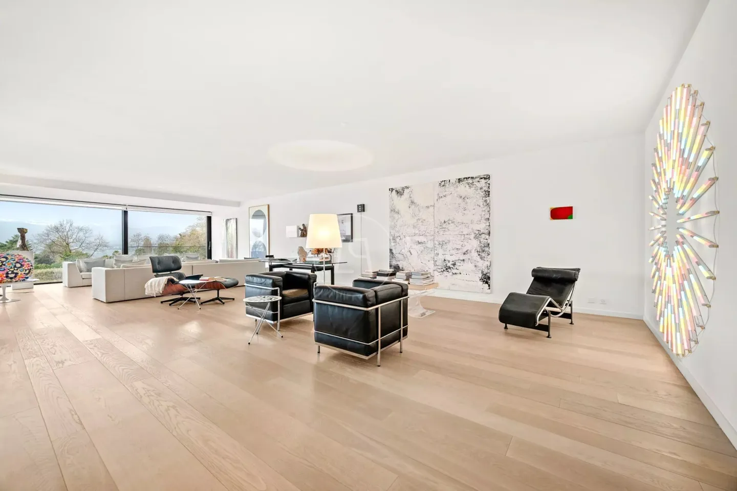 Superb Duplex with Gardens and Lake View - Photo 4 of 13