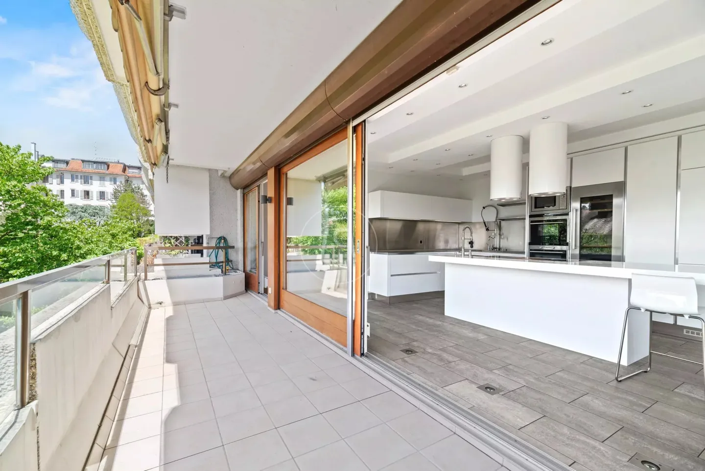 Duplex apartment in Champel with pool - Photo 8 of 13