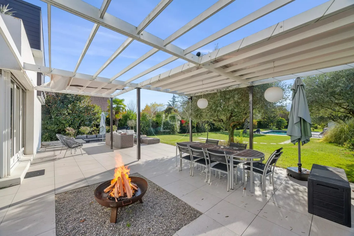 Architect-Designed Villa in Geneva Countryside - Photo 2 of 13