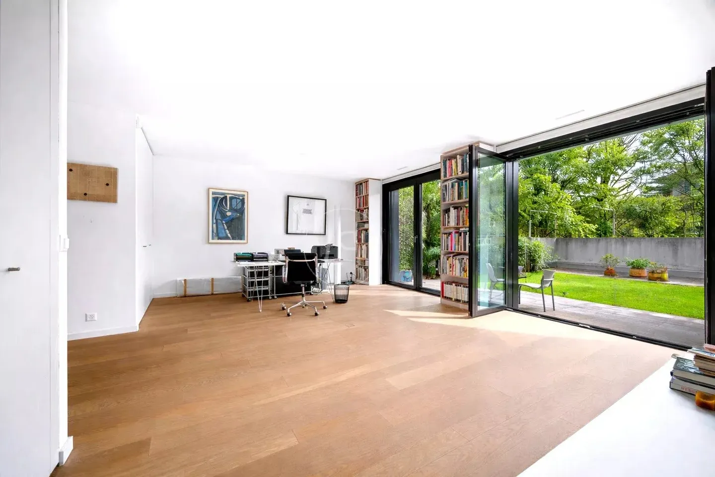 Superb Duplex with Gardens and Lake View - Photo 11 of 13