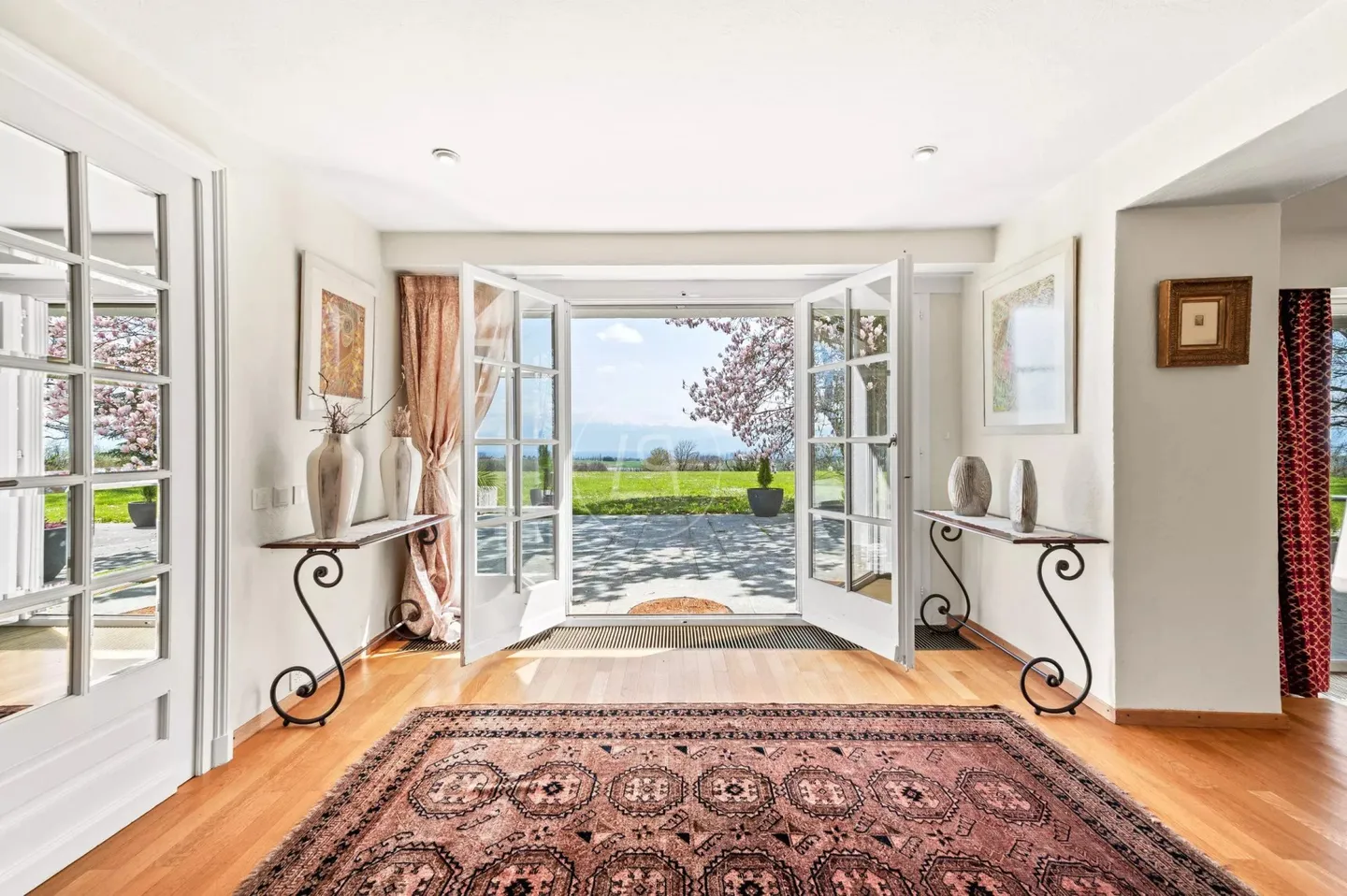 Beautiful family property with tennis and lake view, close to Morges - Photo 3 sur 13