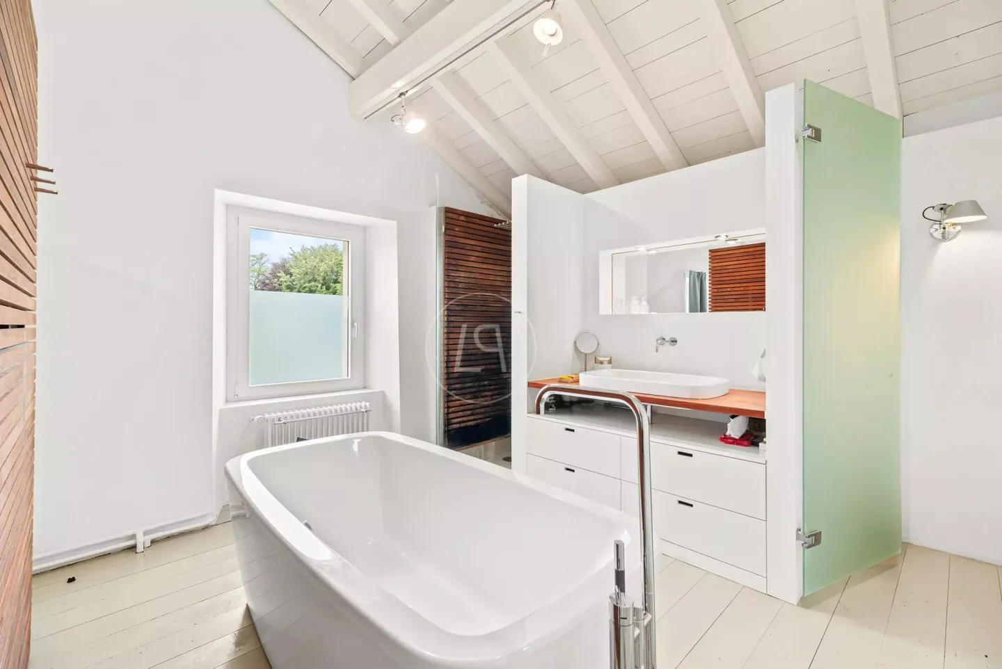 Character house with pool, Genolier - Photo 13 of 13