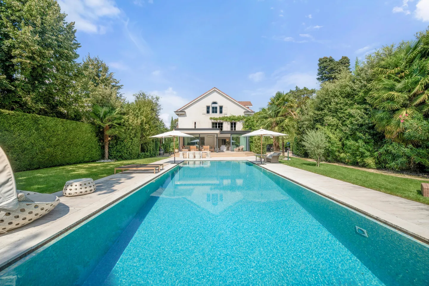 Elegante residenza di carattere in un ambiente verde – Bellevue, Riva Destra - Foto 3 di 13