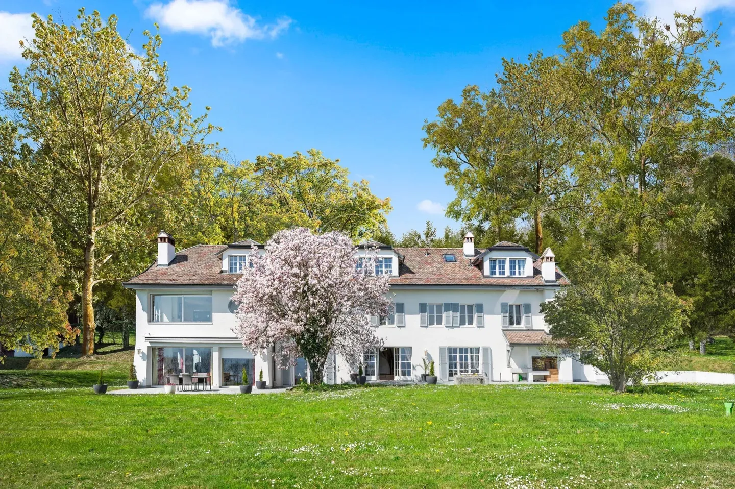 Beautiful family property with tennis and lake view, close to Morges - Photo 1 sur 13