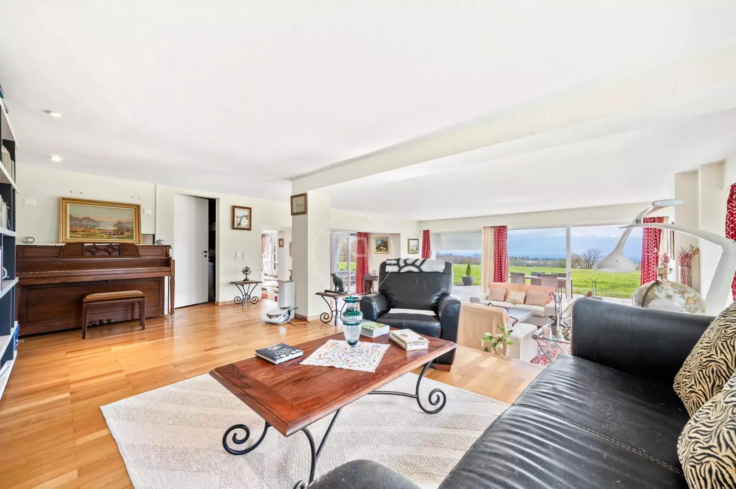 Beautiful family property with tennis and lake view, close to Morges - Photo 6 sur 13