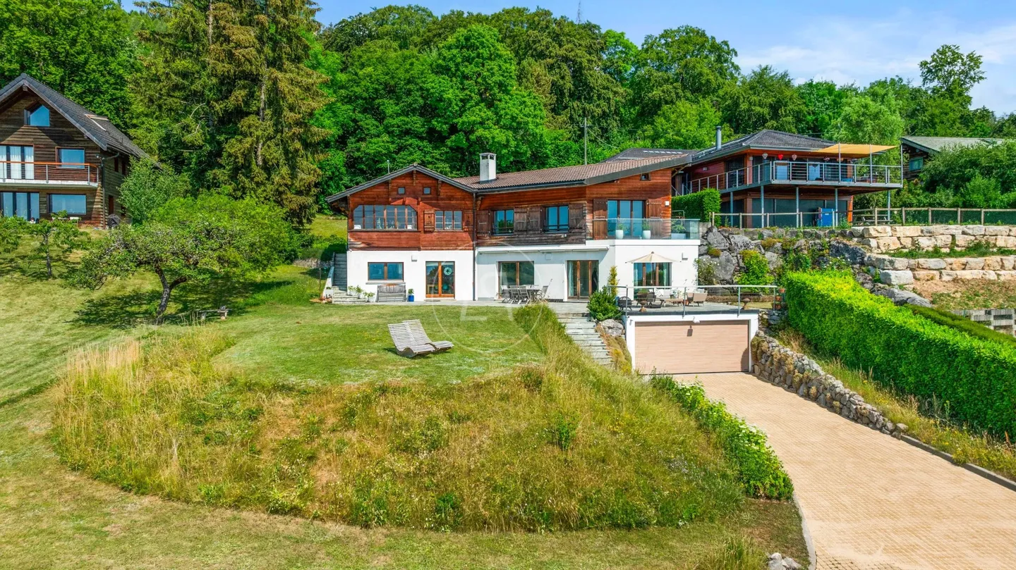 Charming property with 180° view in Arzier-Le Muids - Foto 1 di 13