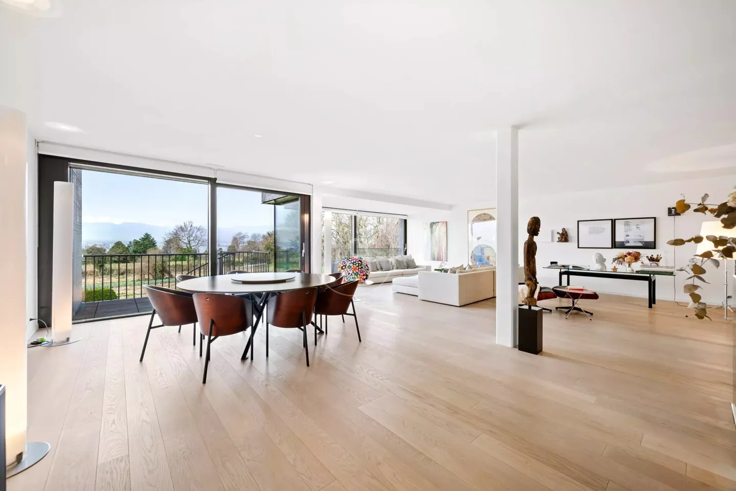 Superb Duplex with Gardens and Lake View - Photo 3 of 13