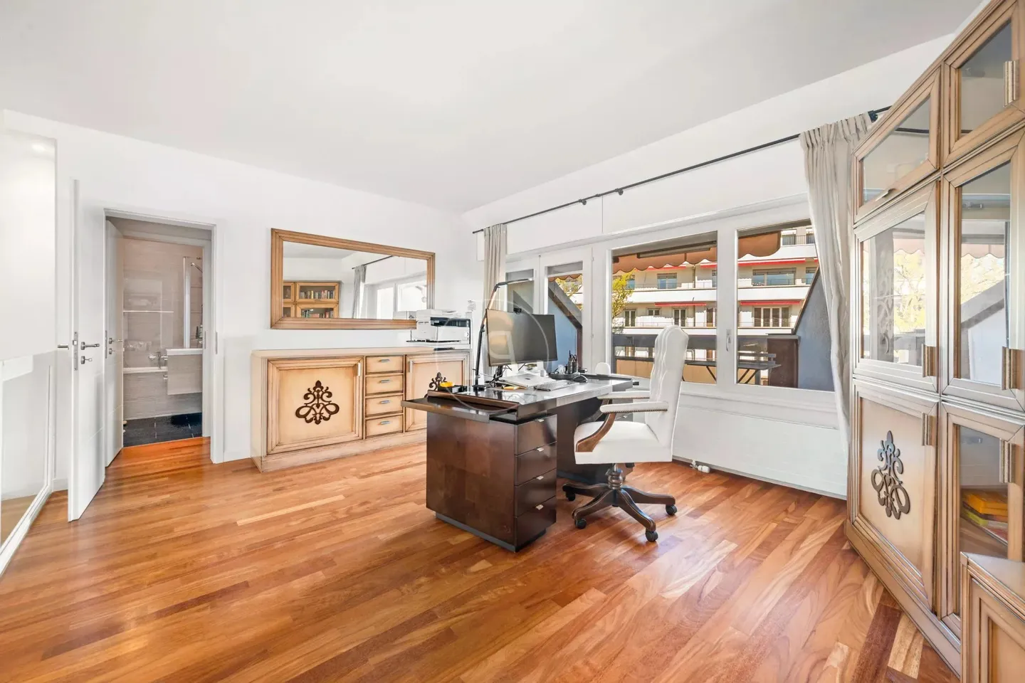 Duplex penthouse in the heart of Champel - Photo 4 of 13